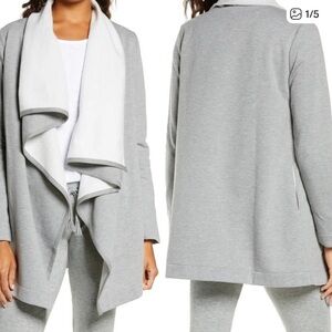 UGG Women's Janni Fleece Blanket Short
Grey Cardigan Size SMALL